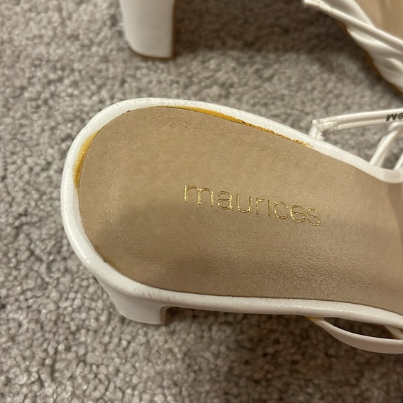 Maurice’s white strappy heels size 6. - Picture 6 of 8